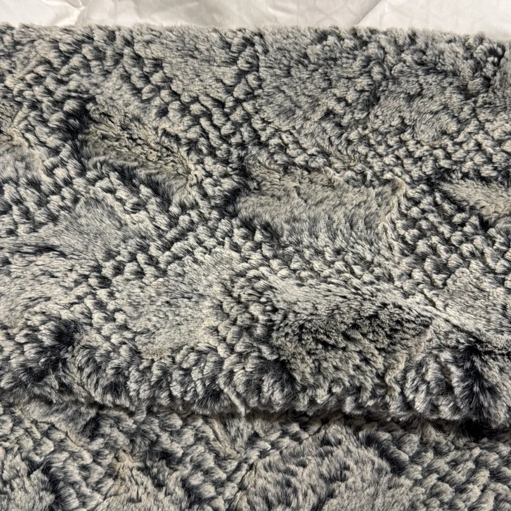NWOT LOFT Vintage Faux Fur Infinity Scarf in Grey Tones, never worn - Picture 3 of 4